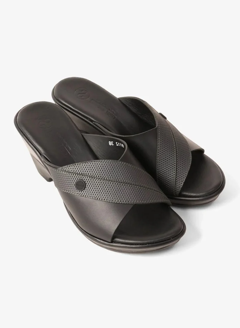 كومفورت بلس صنادل جلد مريحة داعمة بكعب منخفض أسود